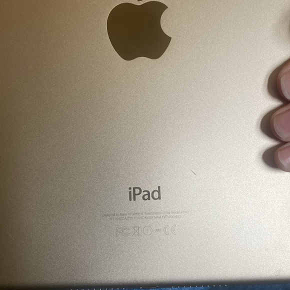 iPad Mini 4 BUNDLE - Picture 14 of 16